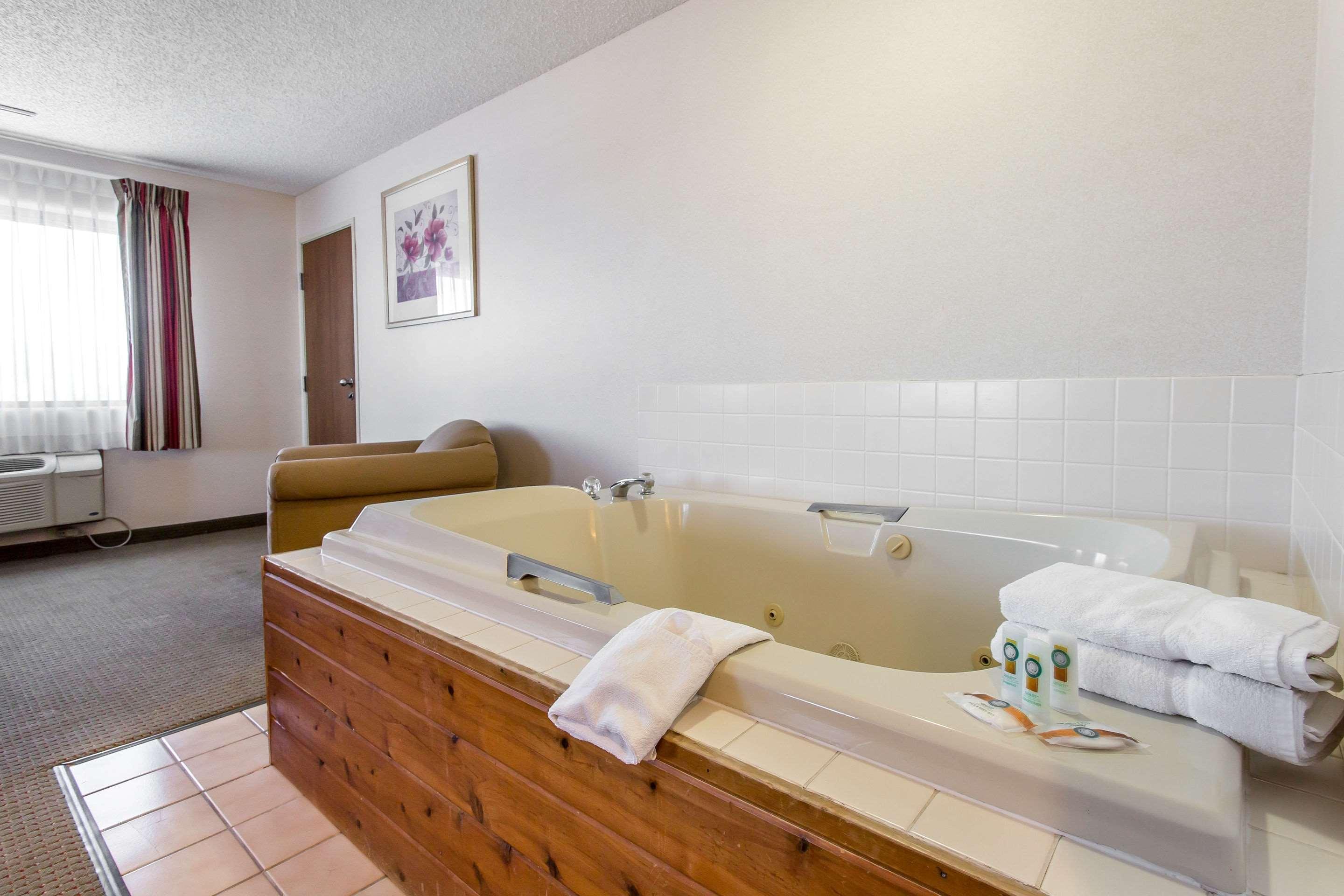Quality Inn Delta Gateway To Rocky Mountains Exterior photo